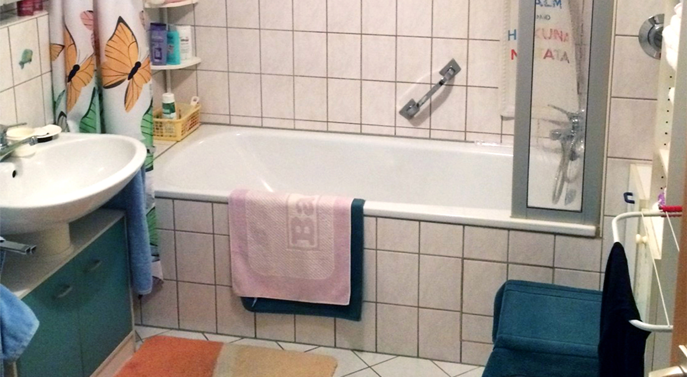 Badewanne zur barrierearmen Dusche umbauen – Vorher